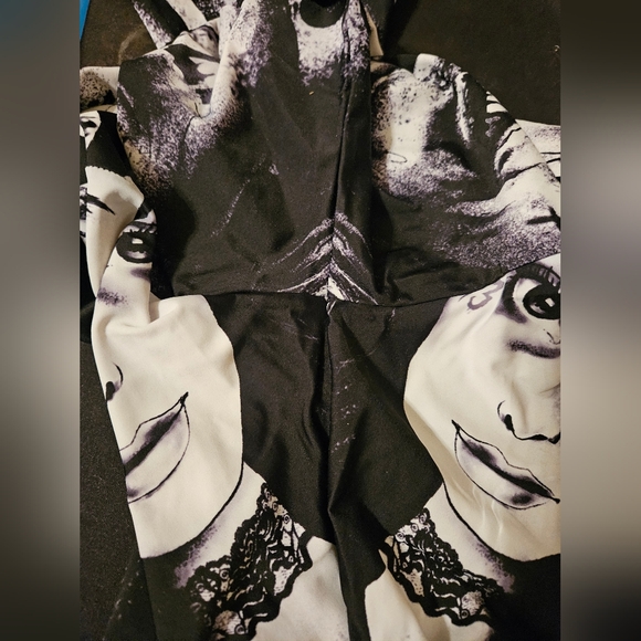 Beetlejuice Leggings - Picture 7 of 7